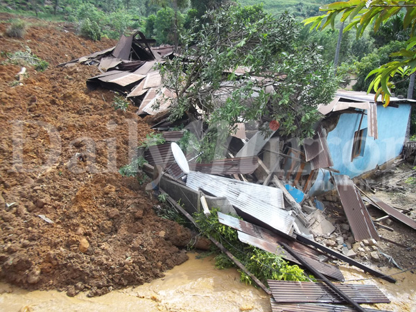 Landslide wreaks havoc at Haldummulla