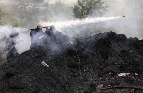 Coal miners attack police