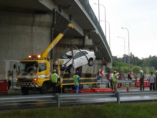 Car topples in Southern Expressway