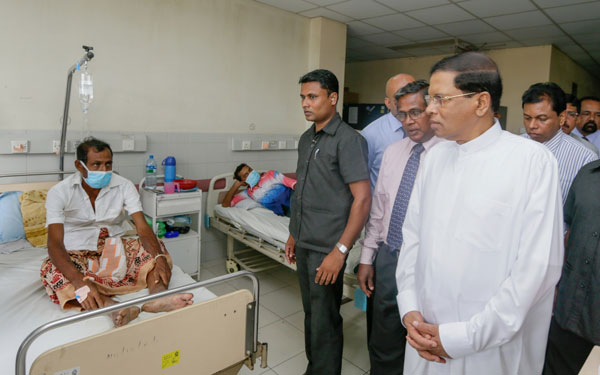 President visits Maligawaththa Kidney Hospital