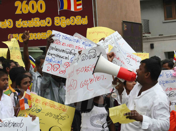 Protest by Ayagama villagers