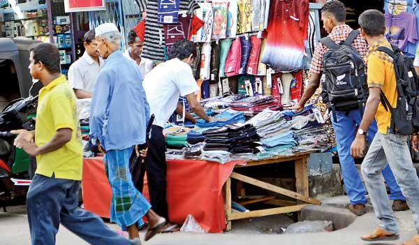 Pavement hawkers are back