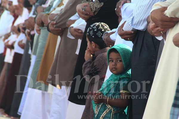 Idul-Fitr prayers in Colombo 