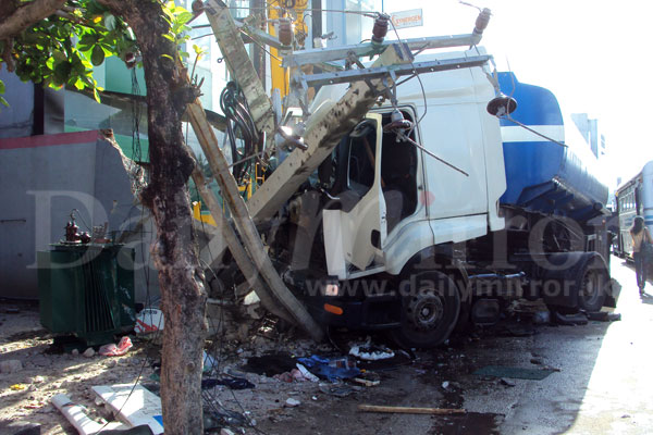 Fuel Bowser crashes into transformer 