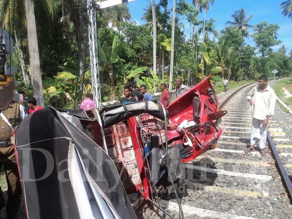 Two injured in trishaw-train collision