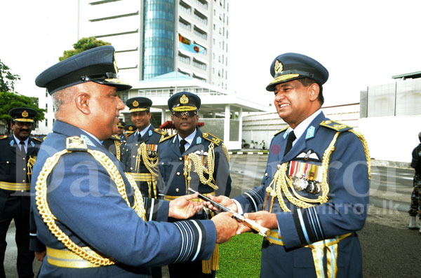 New SLAF Commander assumes duties