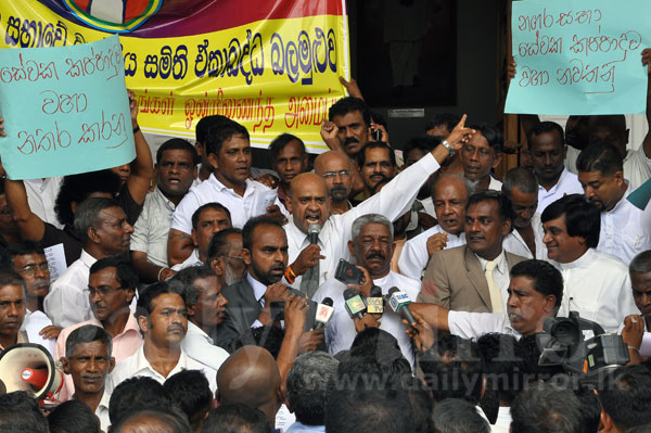 Protest by Colombo Municipality employees