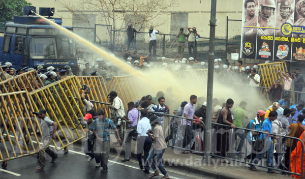 Uni students protest in Fort