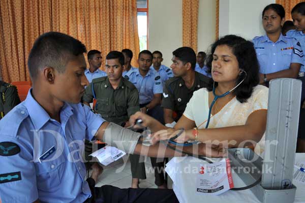 Servicemen organize blood drive