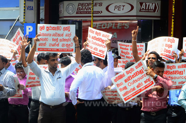 Bank employees protest 