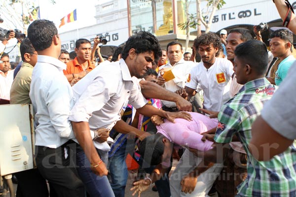 Video: Sinhala Ravaya protest continues