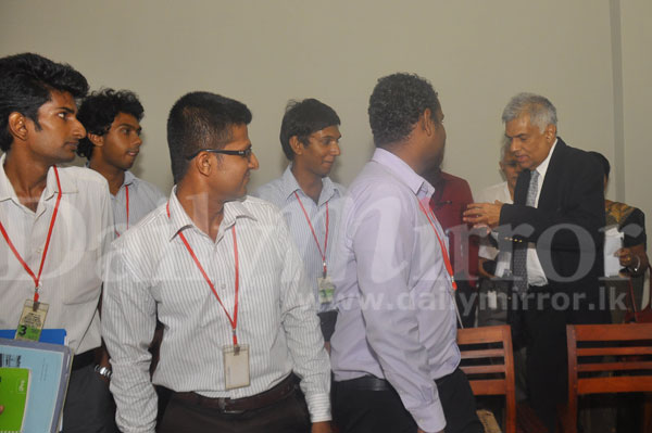 Video: Ranil meets AHS Degree students