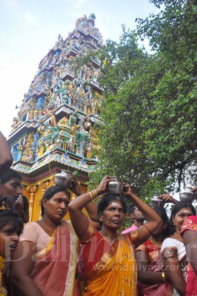 Video: Vattapalai Amman Temple festival