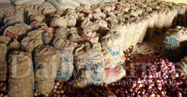 Big onions seized from Sathosa warehouse