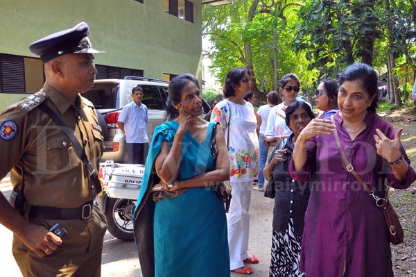 ‘Sathwa Mithuru’ visits Dematagoda dog pound