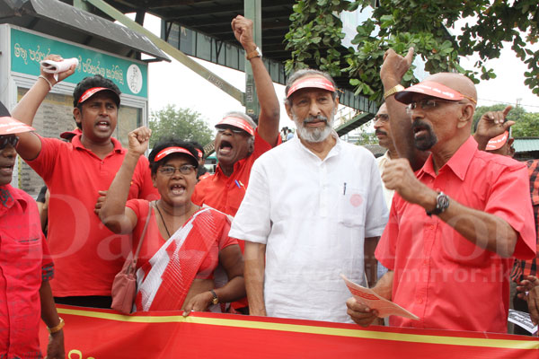 Video: Vasu in protest over diluting 13A