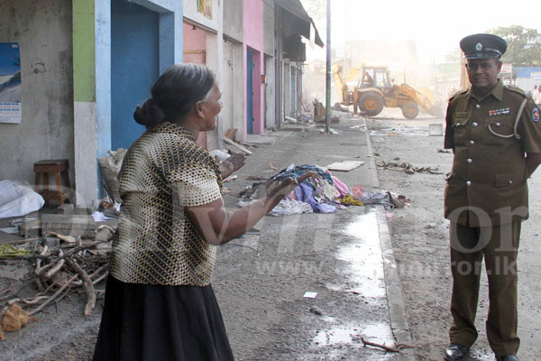 Pettah vendors plead as shops destroyed