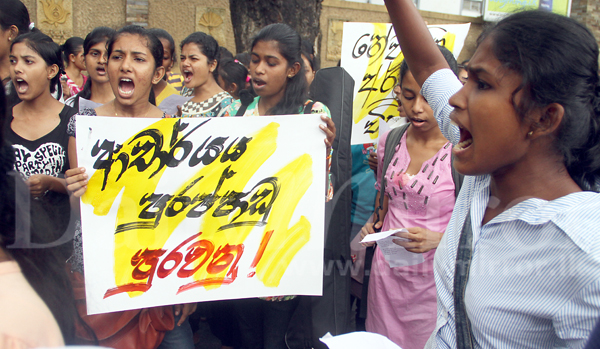 Uni students protest