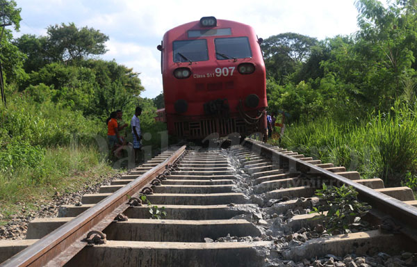 Train derailed at Thalawa