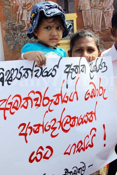 Betrayed parents protest before Education Ministry