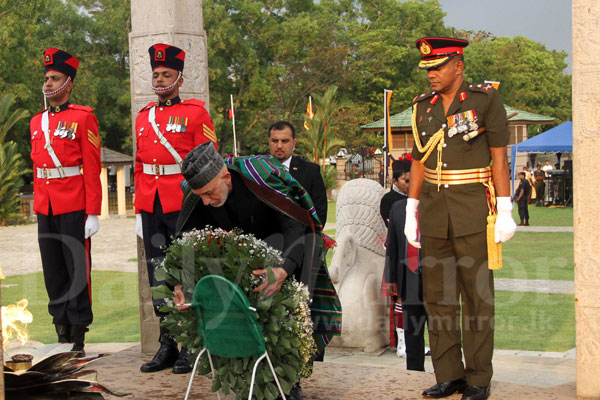 Floral tribute to war heroes