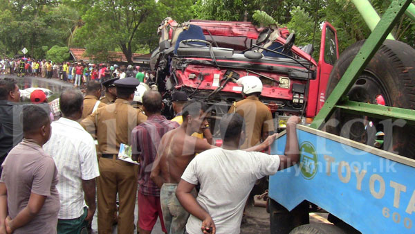 One killed in Wadduwa bowser mishap 