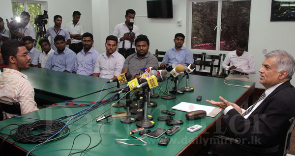 Ranil meets youth