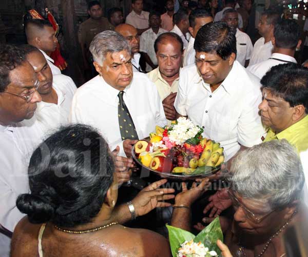 PM at Sri Ponnambala Vaneswara Hindu temple