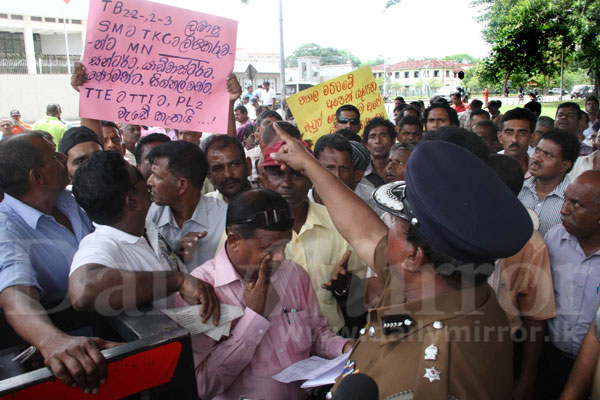 Video: Protest by Railway Unions