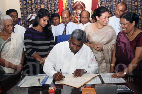 Video: Prasanna Ranatunga assumes duties