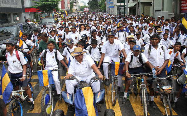 Royal–Thomian cycle parade 