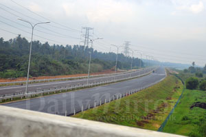 Katunayake expressway nearing completion