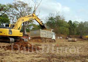 Air force soldiers renovate tanks in Vavunia