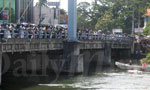 Mother and son jump into Nilwala River