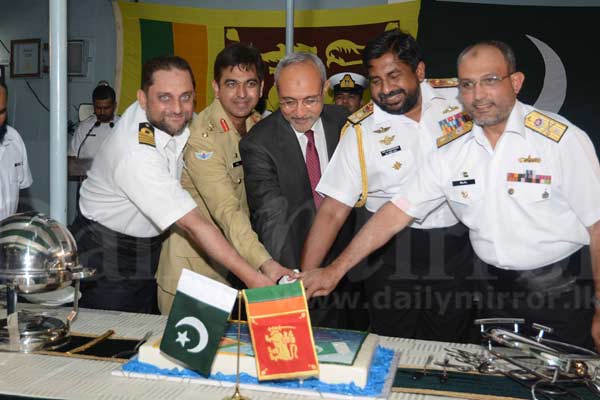 PNS Shamsheer arrives in Sri Lanka