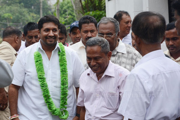 Ruwan Wijewardene opens road in Makola