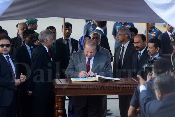 Sharif arrives in Colombo