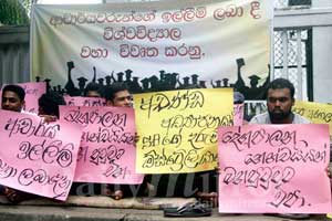 Video: Sathyagraha campaign to demand resumption of lectures 