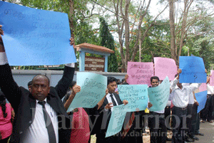 Lawyers protest attack on Mannar Court