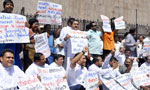 SLFP MPs protest outside Central Bank