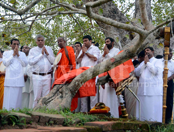 President, PM, Ministers obtain blessings