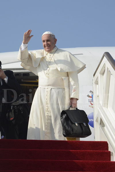  Pope Francis leaves for Philippines