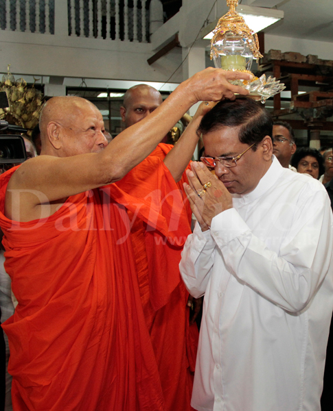 President visits Gangaramaya temple