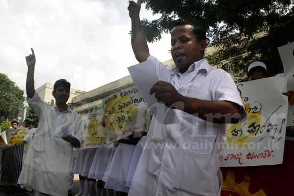 Nurses protest in Colombo 