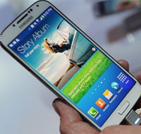 Samsung Galaxy S4 eye-tracking smartphone unveiled
