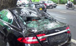 Video: Lorry, car damaged by falling tree branch