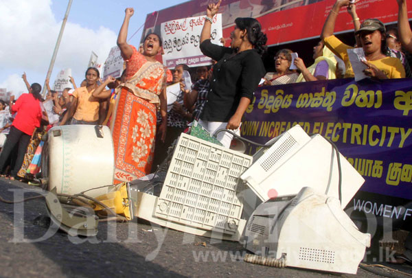 Women protest against electricity tariff hike