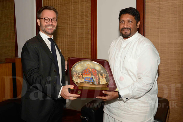 French Ambassador meets Defence Minister of State  