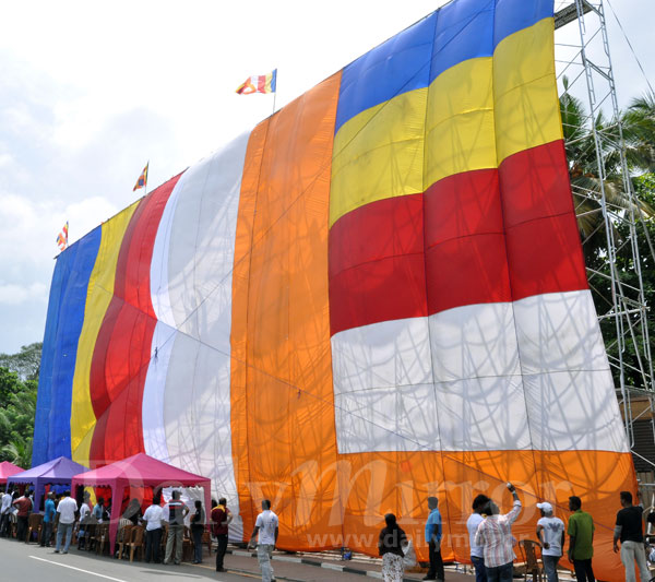 Video: A giant Buddhist flag