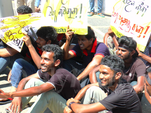 OUSL students protest